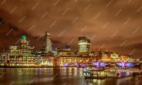 Premium Photo | London skyline at night