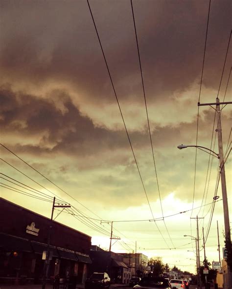 Storm clouds rolling in earlier : r/WeatherPorn