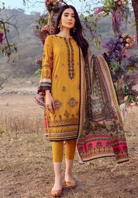 Pin By Maria Shahzadi On Dress In 2022 Designer Suits Fabric Stores