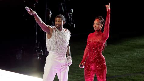 Usher Performs at Super Bowl 2024 Halftime Show: Watch