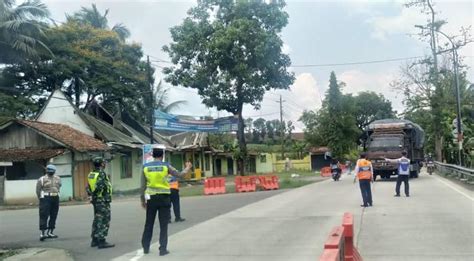 Kendaraan Angkutan Barang Lewat Ajibarang Diarahkan Cek Di Jembatan Timbang