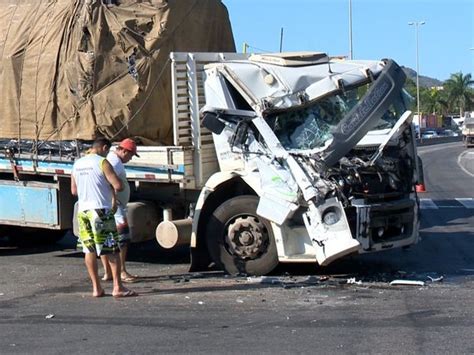 G1 Acidente Entre Carreta E Caminhão Interdita Br 262 Em Viana Es