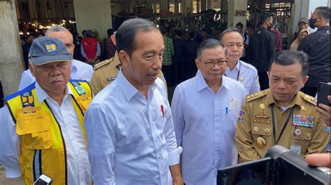 Alasan Jokowi Order Kemeja Putih Karya Siswi Smkn Kota Jambi