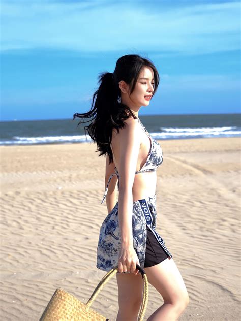 Dj P Nh T N Ng Di N Bikini Tri U Ng Khoe V C D Ng Nh B P B Tr N Bi N Ng I P