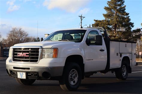 The 2009 Gmc 2500hd A Detailed Look At A Heavyduty Workhorse