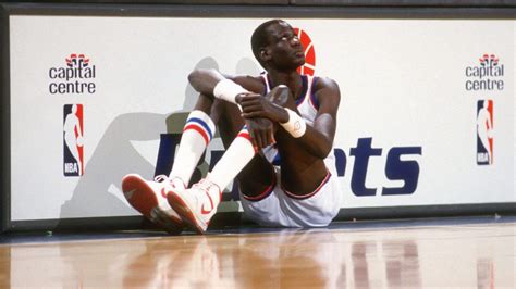 Manute Bol el gigante de una tribu sudanesa que conquistó la NBA