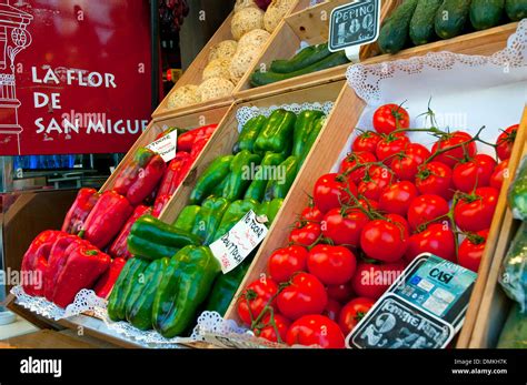 Mercado De Puesto De Verduras Hi Res Stock Photography And Images Alamy