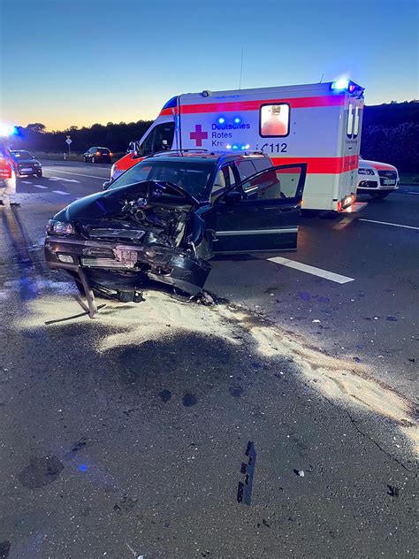 Verkehrsunfall G Pkw Unfall Mit Auslaufenden Betriebsstoffen