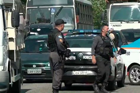 Policial Militar Mata Homem Tiros Ap S Briga De Tr Nsito No Rio