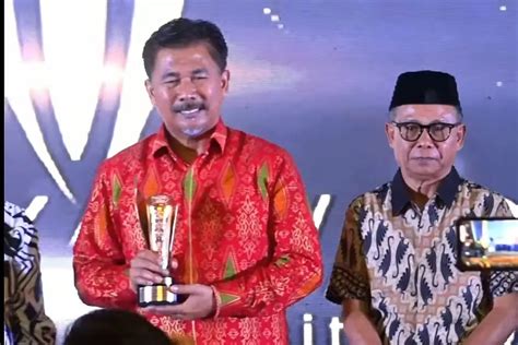 Pemkab Kukar Raih Penghargaan Dari Unmul Berkat Program Terang