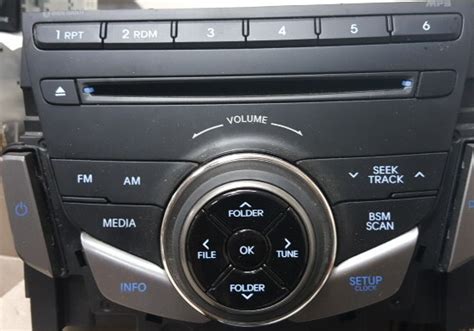 Hyundai Azera Grandeur 2013 2016 Radio Pinout Signals PinoutGuide