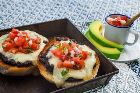 Molletes Hispanic Kitchen Recipe Mexican Food Recipes Hispanic