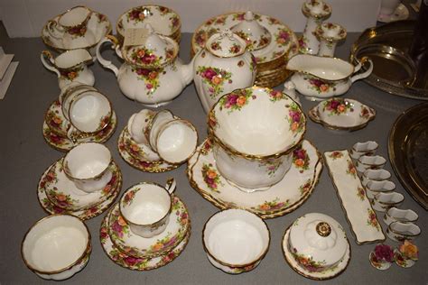 Lot 307 - Royal Albert 'Old Country Roses' pattern