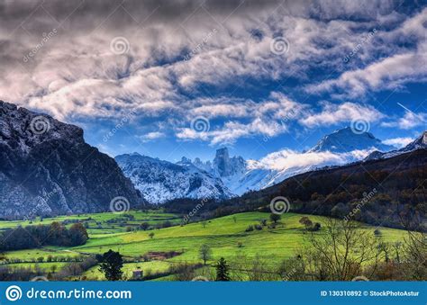 Naranjo De Bulnes Bekannt Als Picu Urriellu In Nationalpark Picos De