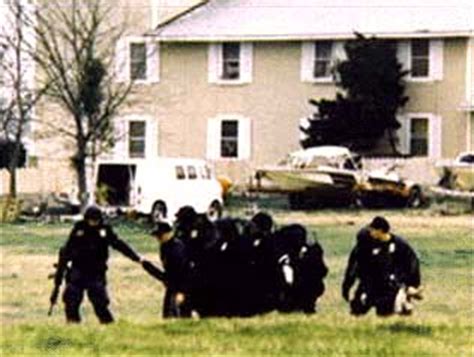 Pictures | Waco - The Inside Story | FRONTLINE | PBS