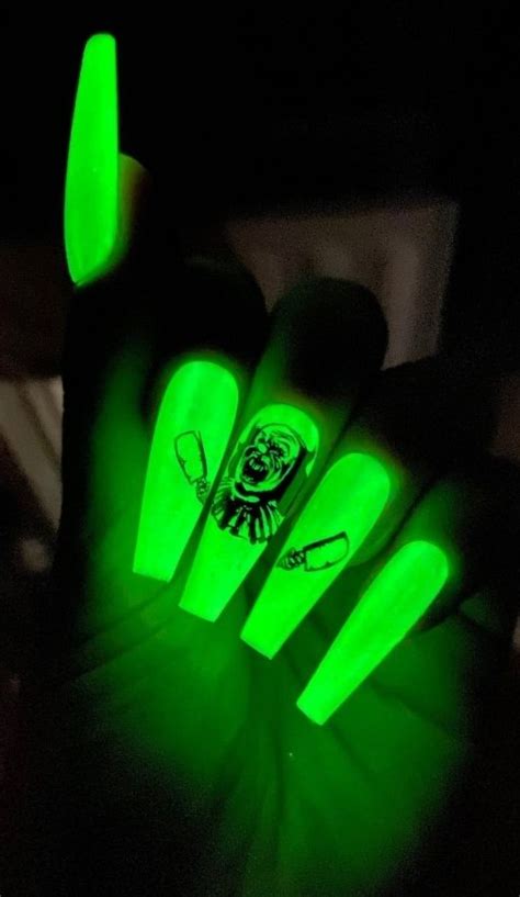 30 Gorgeous Glow In The Dark Halloween Nails To Steal The Show