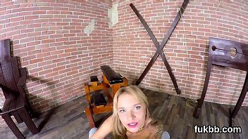 Hot cutie se masturba el coño y es lamida y arada en pov XVIDEOS