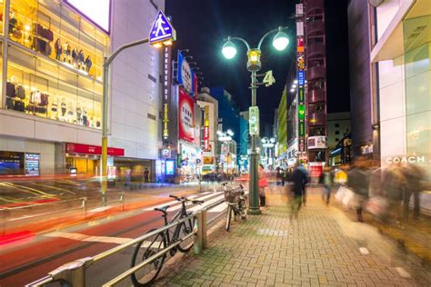 Rues Passantes De Secteur De Shibuya à Tokyo La Nuit Japon Image stock