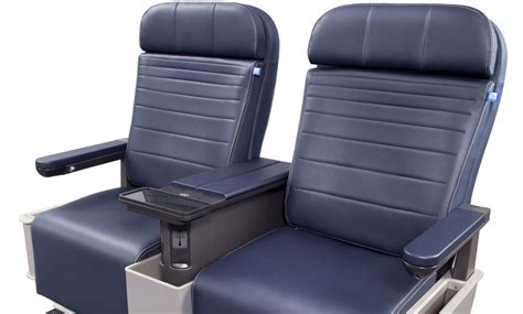 Design Flaws Spotted As United Reveals New First Class Seat Runway