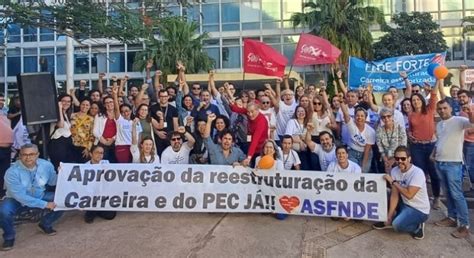 Em Assembleia Conjunta Servidores Do FNDE E Do INEP Aprovam Estado De