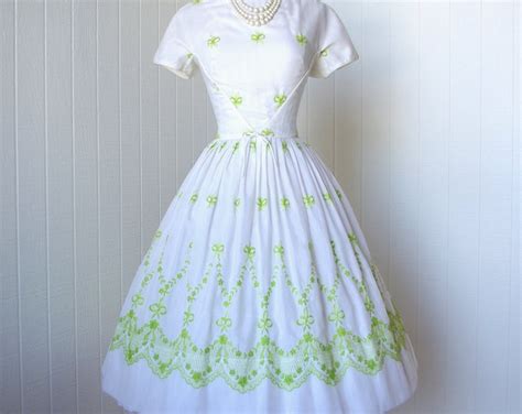 Vintage 1950s Dress Lovely Laiglon Chartreuse Embroidered Floral