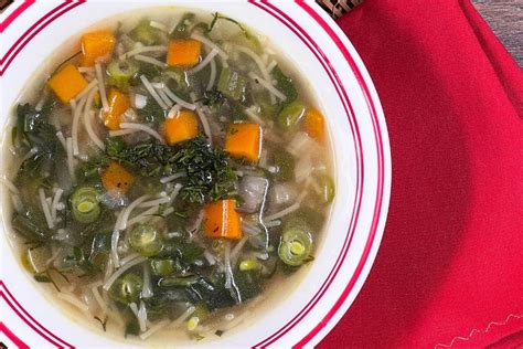 Cómo preparar sopa de pasta con verduras Comarrico