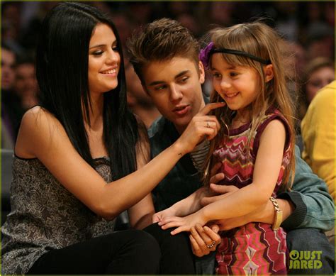 Justin Bieber And Selena Gomez Kissy Couple At Lakers Game Photo 2650493 Justin Bieber Selena