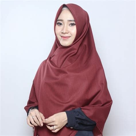 10 Warna Jilbab Yang Cocok Untuk Gamis Hitam Muslimah Wajib Tahu