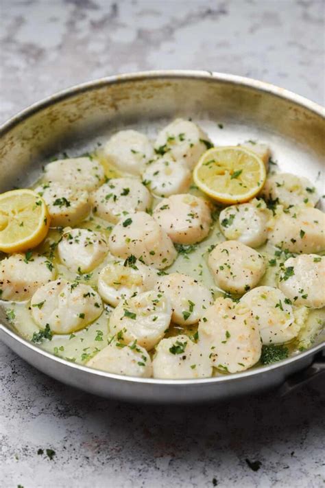 Easy Broiled Scallops With Garlic Butter Sauce - Well Seasoned Studio