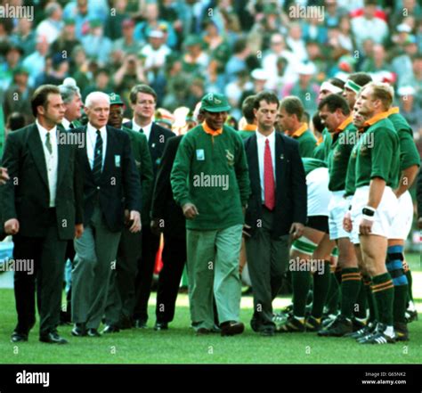 Nelson mandela meets the rugby world cup finalists hi-res stock ...