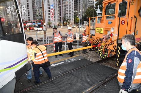 港鐵拖車輔助輪「偏離路軌」 輕鐵天瑞站服務清晨一度受阻 0959 20230309 港聞 即時新聞 明報新聞網