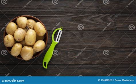 Dark Brown Parsley Baby Potatoes Raw Unpeeled Potato Tubers