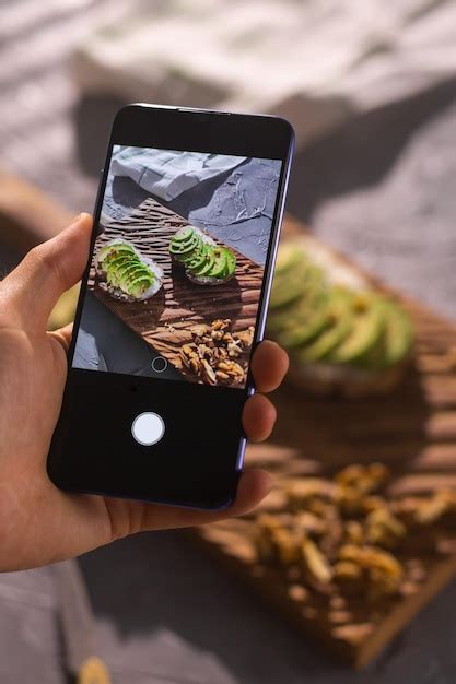 Tel Fono Inteligente Tomando Fotos De S Ndwiches Saludables Org Nicos