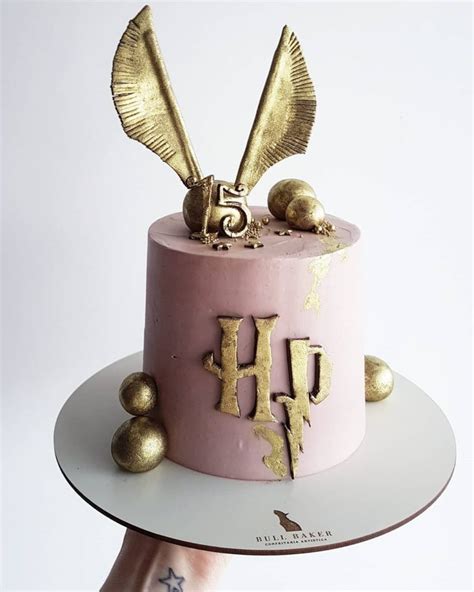 15 Magical Harry Potter Cake Ideas And Designs That Are Breathtaking