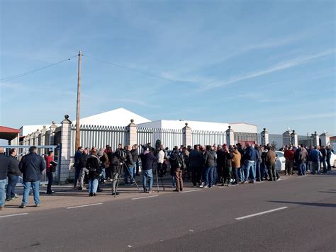 Arroceros extremeños se concentran en Don Benito en protesta por los