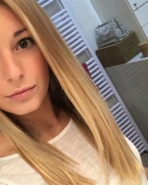 3 Hot Sexy Serena Bertozzi Bikini Pics