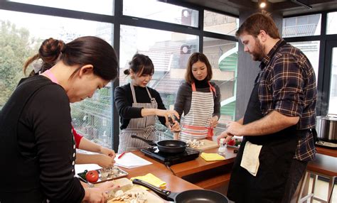 料理で英会話！外国人の先生から習う料理教室に行ってみた！ 英語にまつわるアレコレ知識を発信するメディア【kotsukotsu】