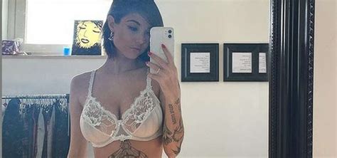 Giorgia Soleri Censurata Da Instagram Una Foto Con Le Tet E Coperte