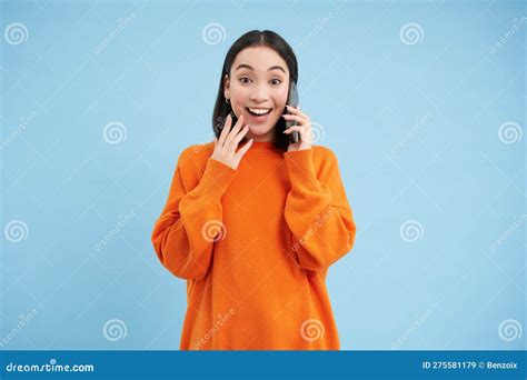 Surprised Korean Woman Answers Phone Call And Reacts To Great News