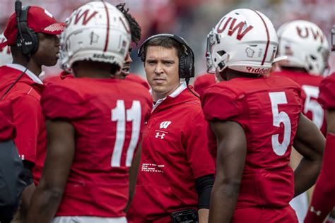 Wisconsin reportedly close to naming Jim Leonhard full-time head coach ...