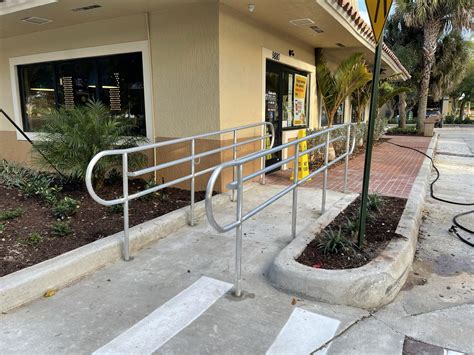 ADA Ramp with handrail – Florida Railings