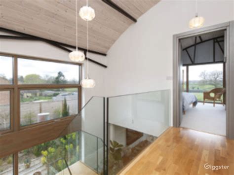 A stylish contemporary modern barn conversion | Rent this location on ...