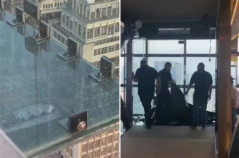 Vidro do Sampa Sky mirante famoso em São Paulo trinca e causa