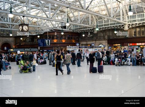 Train Station, Glasgow, Scotland Stock Photo - Alamy