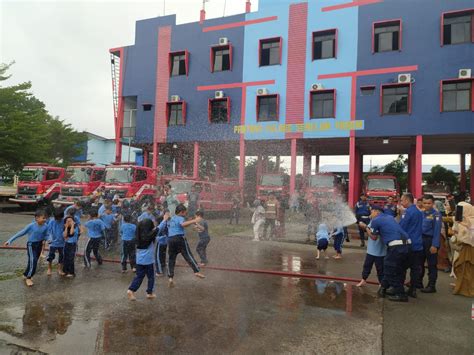 Serunya Murid Tk Al Markaz Belajar Jadi Petugas Pemadam Kebakaran