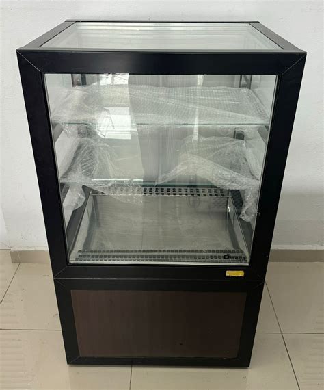 Vitrine Refrigerada para bolos e doces 70cm Preto 220V Ômega Usada