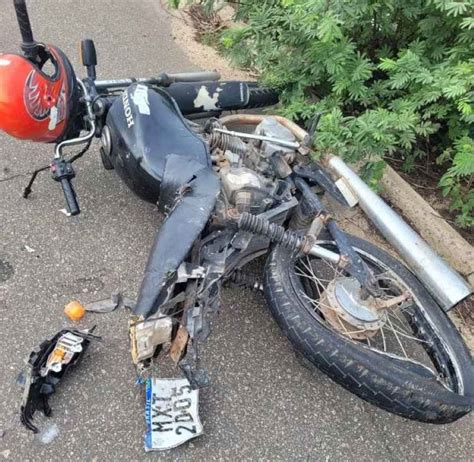 Caminhonete Bate Em Moto E Uma Pessoa Morre E Outra Fica Ferida No