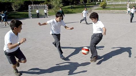 El Pa S Vasco Quiere Limitar Que Los Ni Os Jueguen Al F Tbol En El Recreo