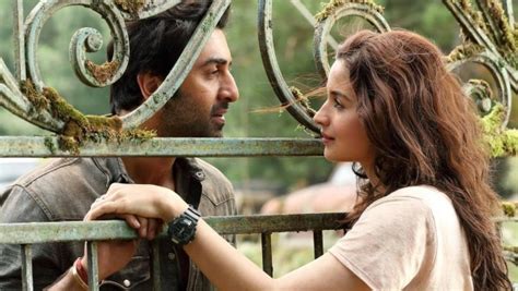 Brahmastra First Review Ranbir Kapoor Alia Bhatt S Film Gets Average