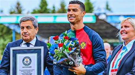 Cristiano Ronaldo Overtakes Lionel Messi Sets This New World Record